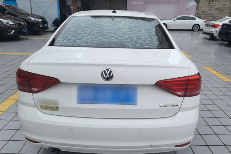 Volkswagen Lavida 2017 car image #6