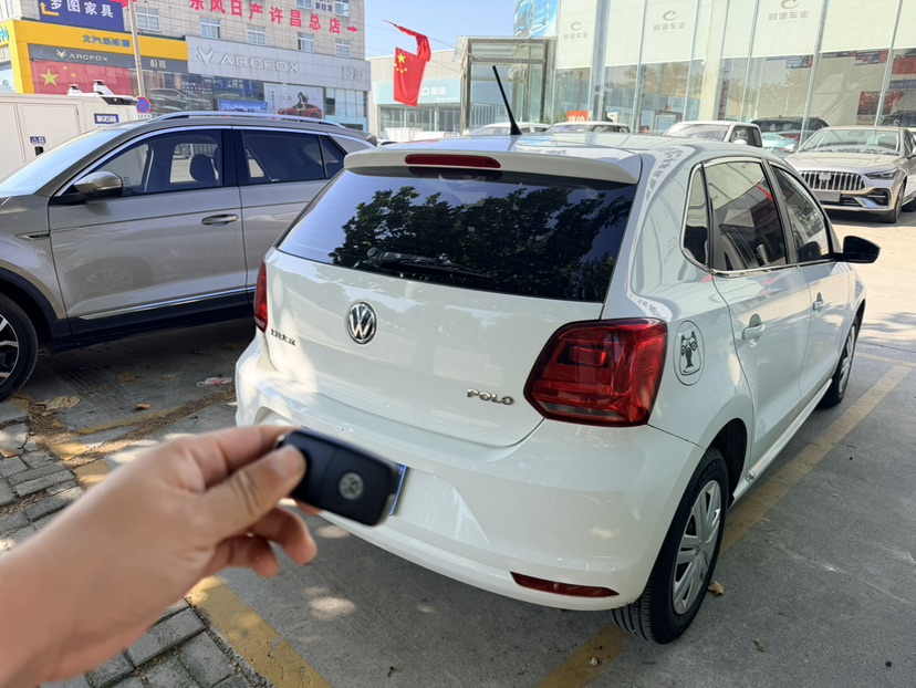 Volkswagen Polo 2017 car image #9