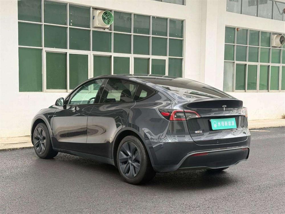 Tesla Model Y 2024 car image #4