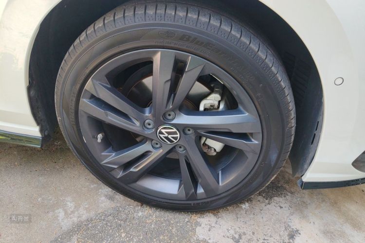 Volkswagen Golf 2021 car image #9