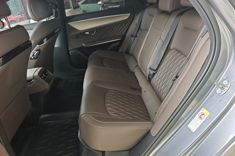 BYD Han 2023 car image #17