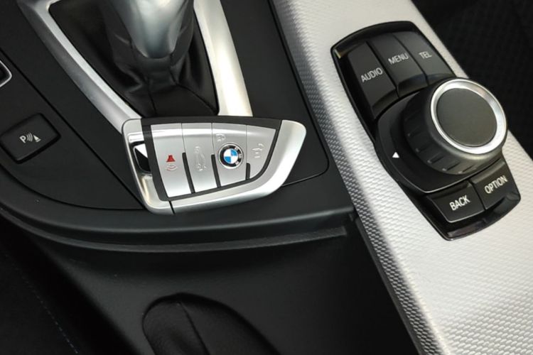 BMW 3 Series 2017 #9 BMW 3 Series 2017 car image #9