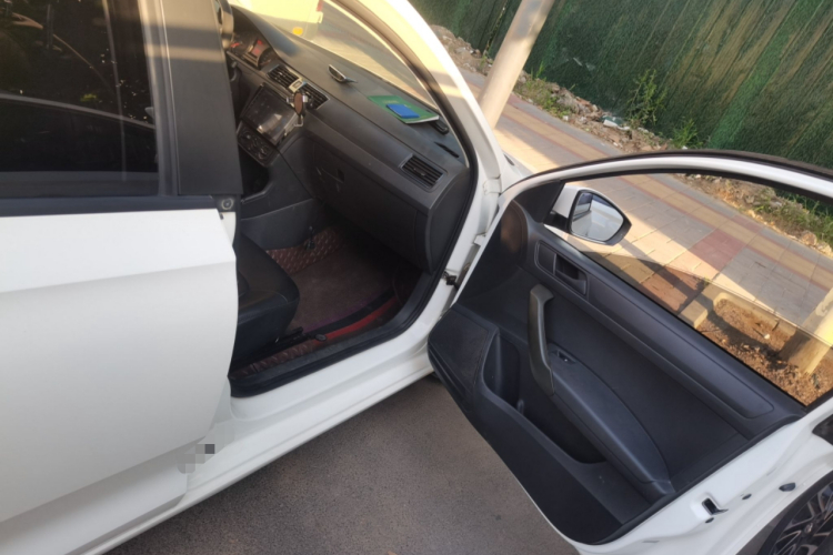 Volkswagen Santana 2017 car image #27