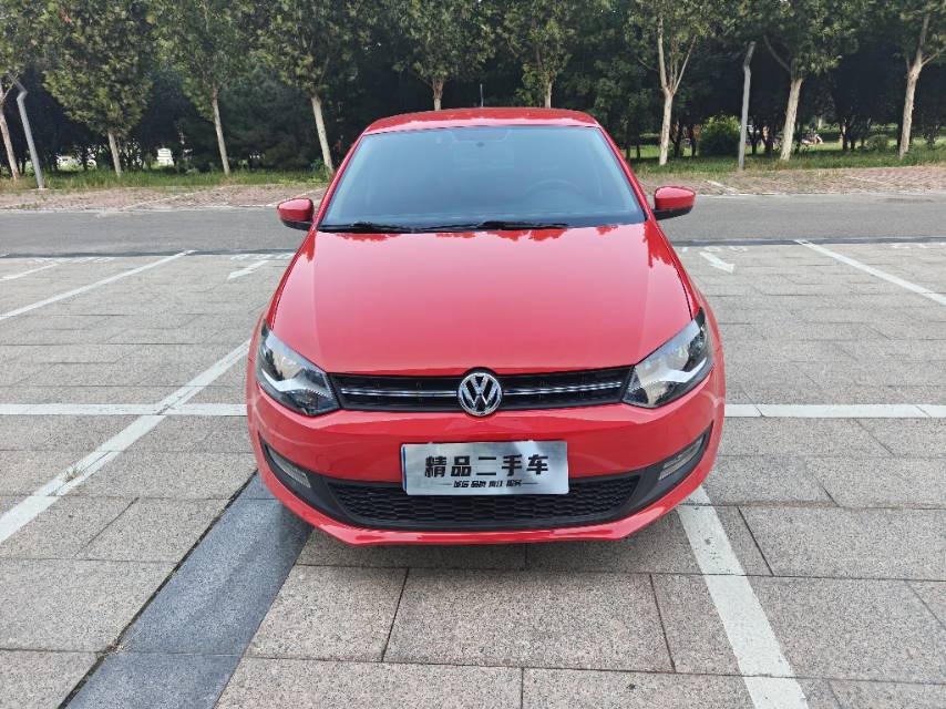 Volkswagen Polo 2012 car image #2