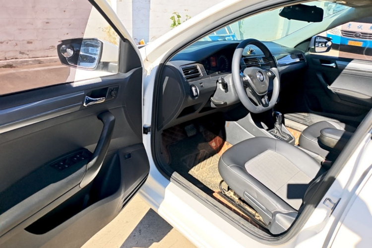 Volkswagen Santana 2016 imagen de coche #16