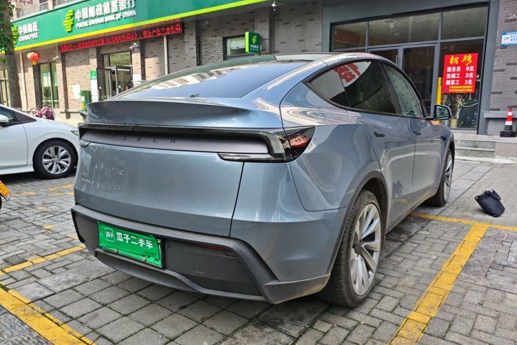 Tesla Model Y 2025 #7 Tesla Model Y 2025 car image #7