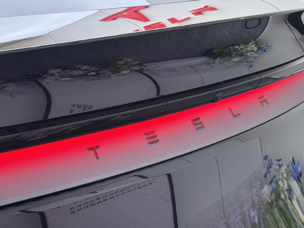 Tesla Model Y 2025 #5 Tesla Model Y 2025 car image #5