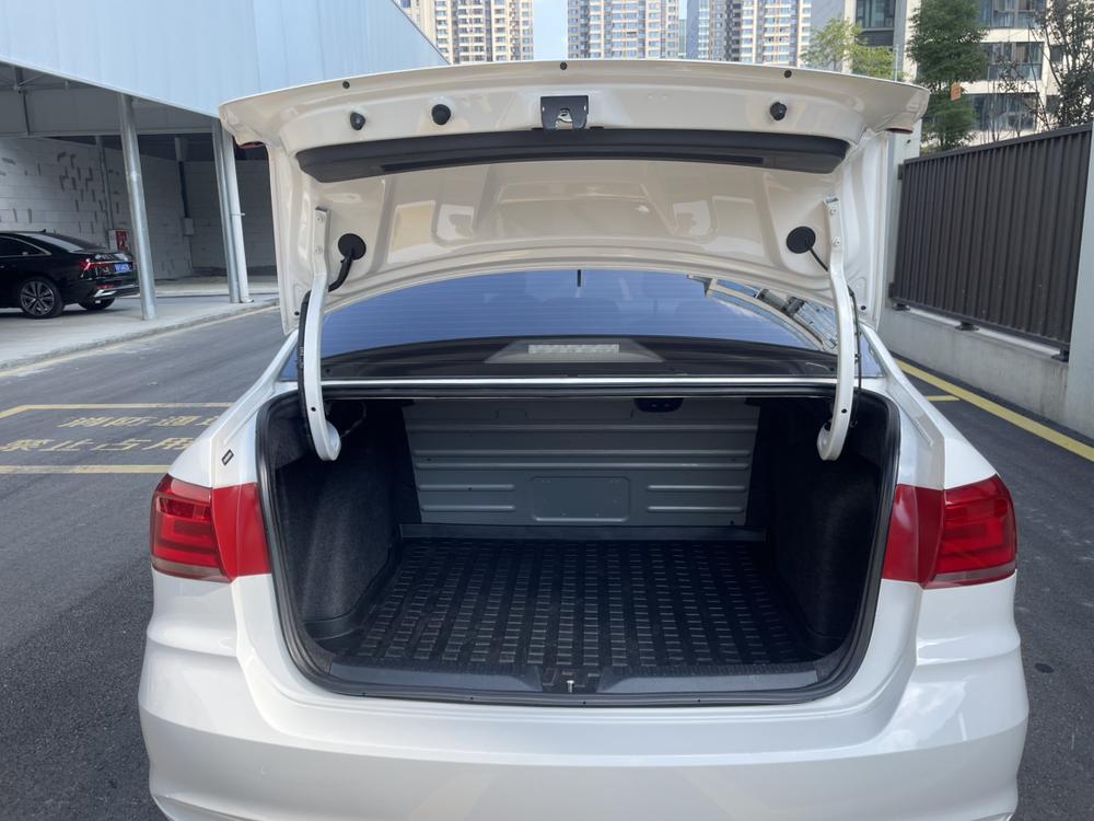 Volkswagen Santana 2018 car image #15