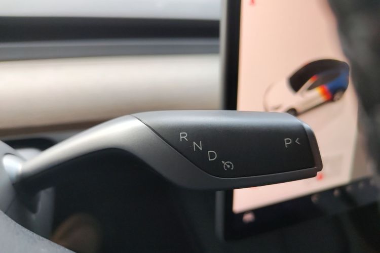 Tesla Model Y 2022 #14 Tesla Model Y 2022 car image #14