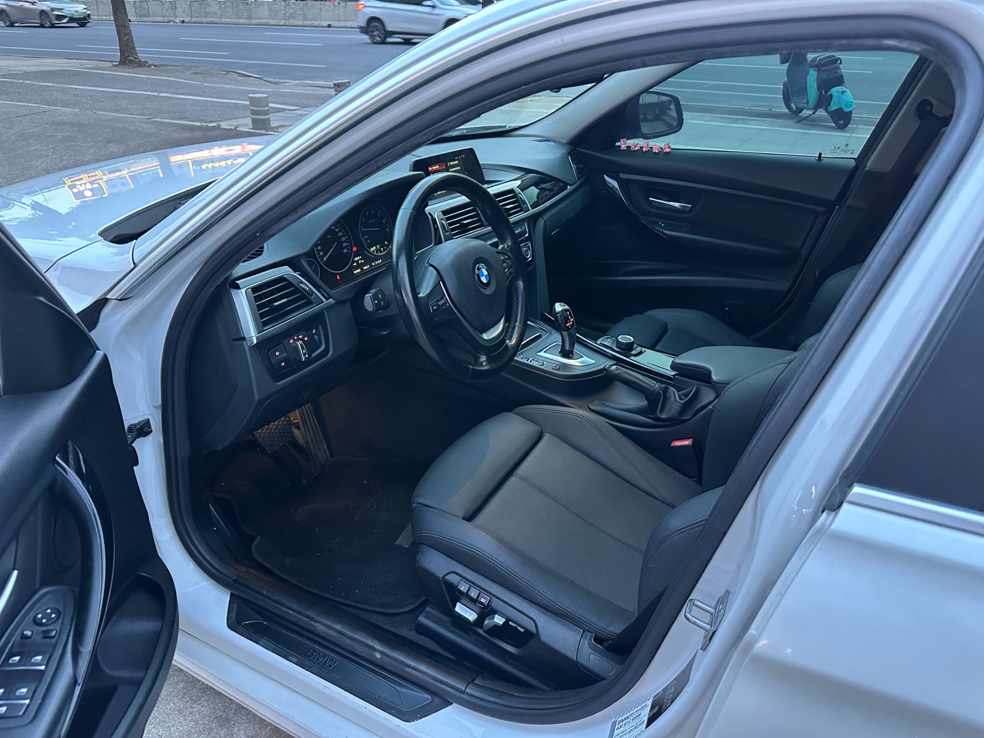 BMW 3 Series 2018 #4 BMW 3 Series 2018 car image #4