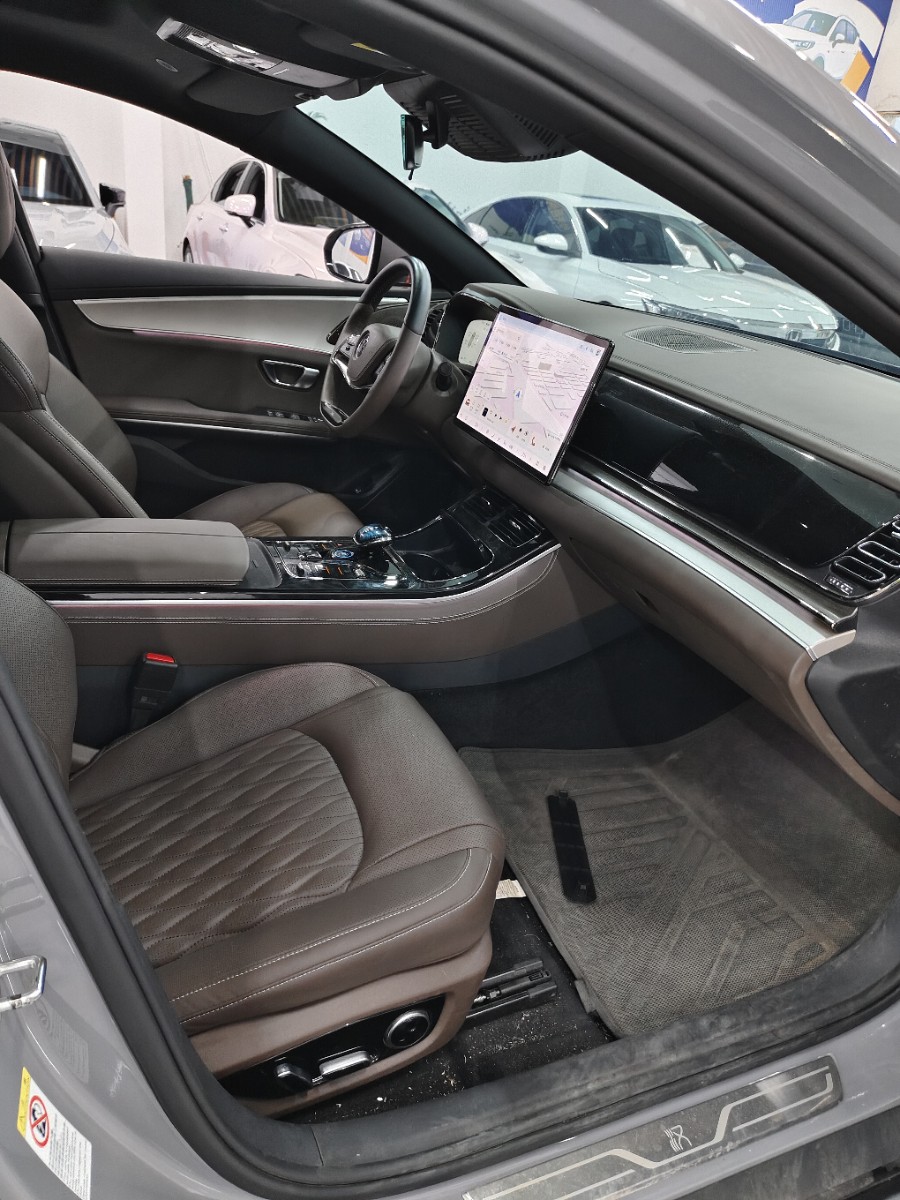 BYD Han 2024 car image #8