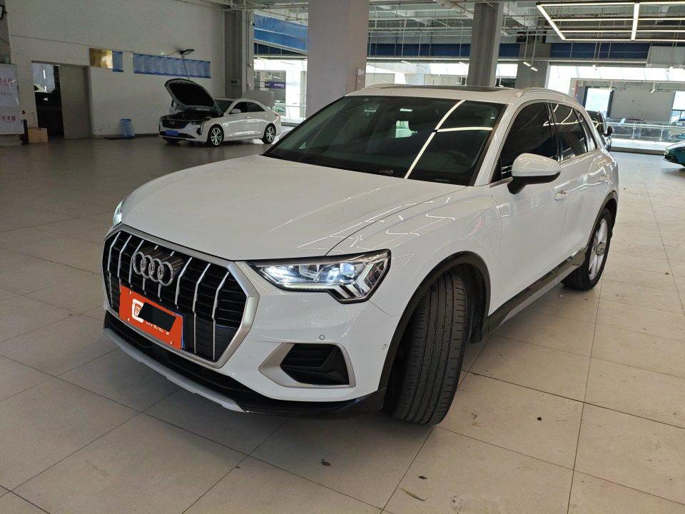 Audi Q3 2022 car image 