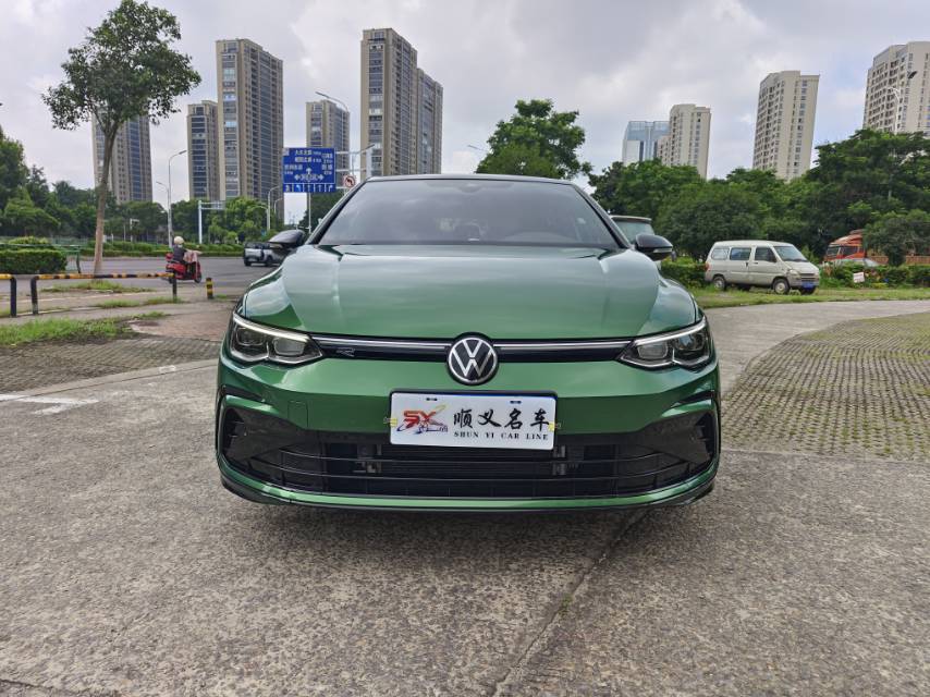 Volkswagen Golf 2022 car image #2