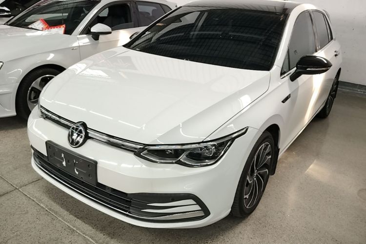 Volkswagen Golf 2021 car image #2