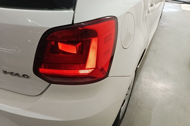 Volkswagen Polo 2016 car image #8