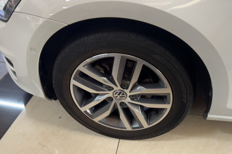 Volkswagen Golf 2017 car image #11