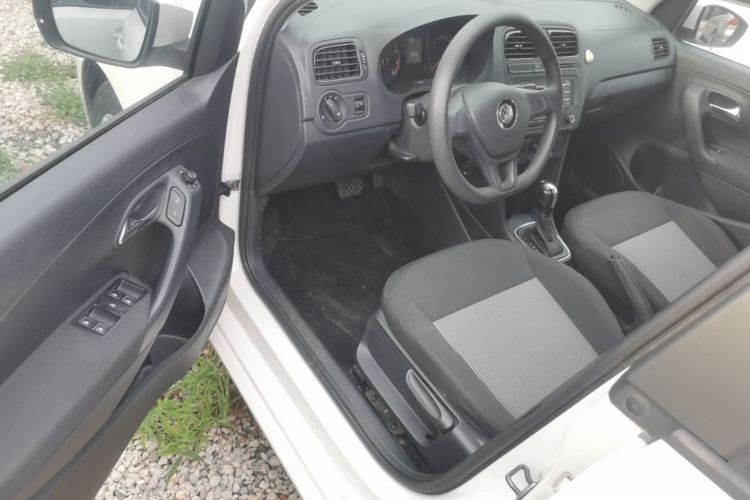 Volkswagen Polo 2016 car image #16
