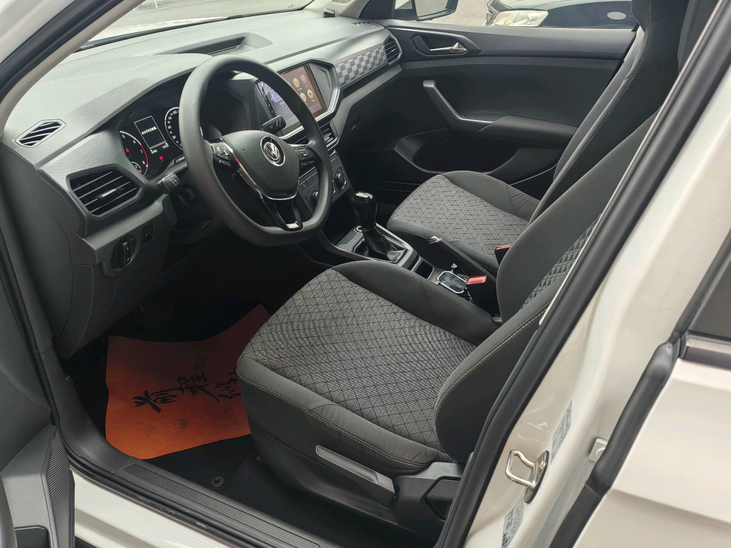 Volkswagen T-Cross 2019 car image #5