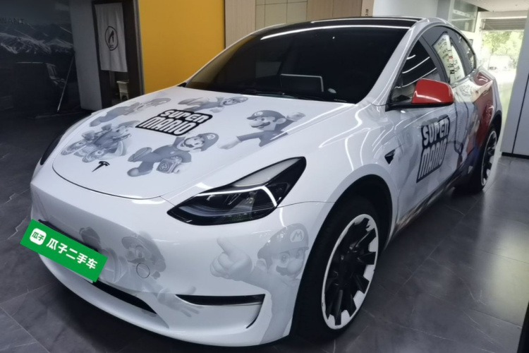 Tesla Model Y 2023 car image #2