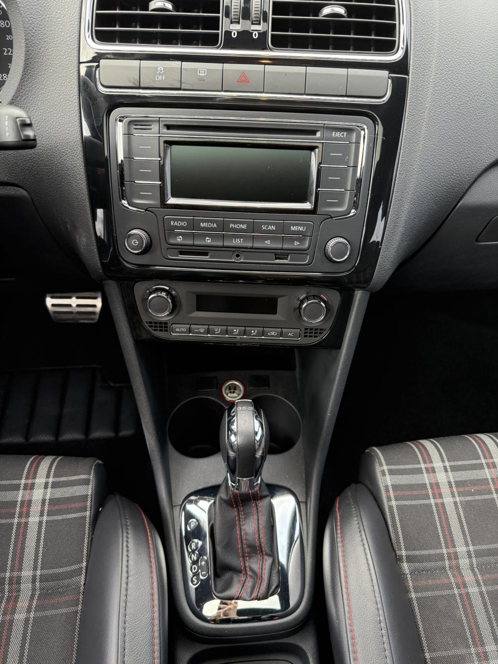 Volkswagen Polo 2013 car image #9
