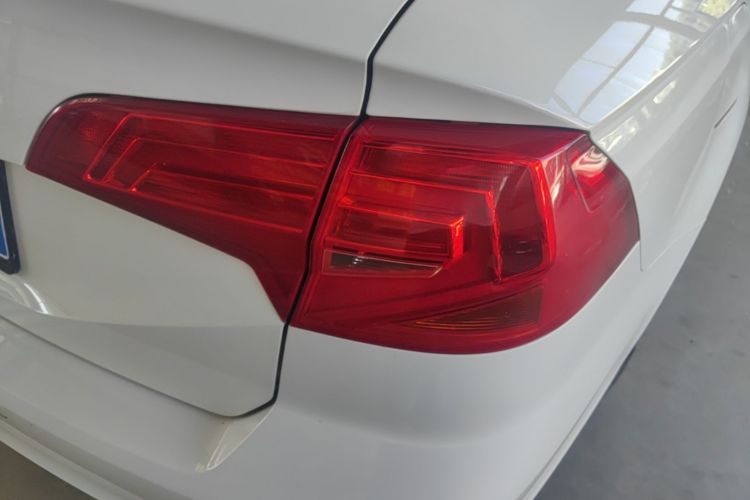 Volkswagen Bora 2016 car image #8