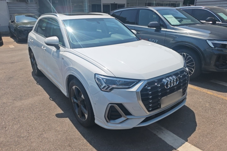 Audi Q3 2024 car image #4