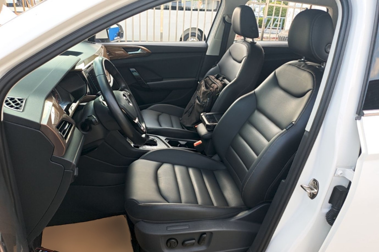 Volkswagen Tharu 2020 car image #19