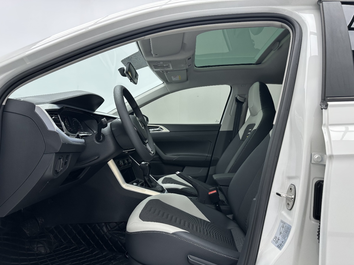 Volkswagen Polo 2022 car image #5