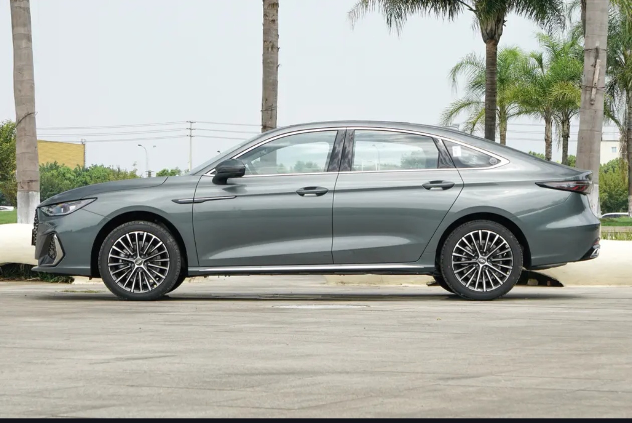 2025 car image #2