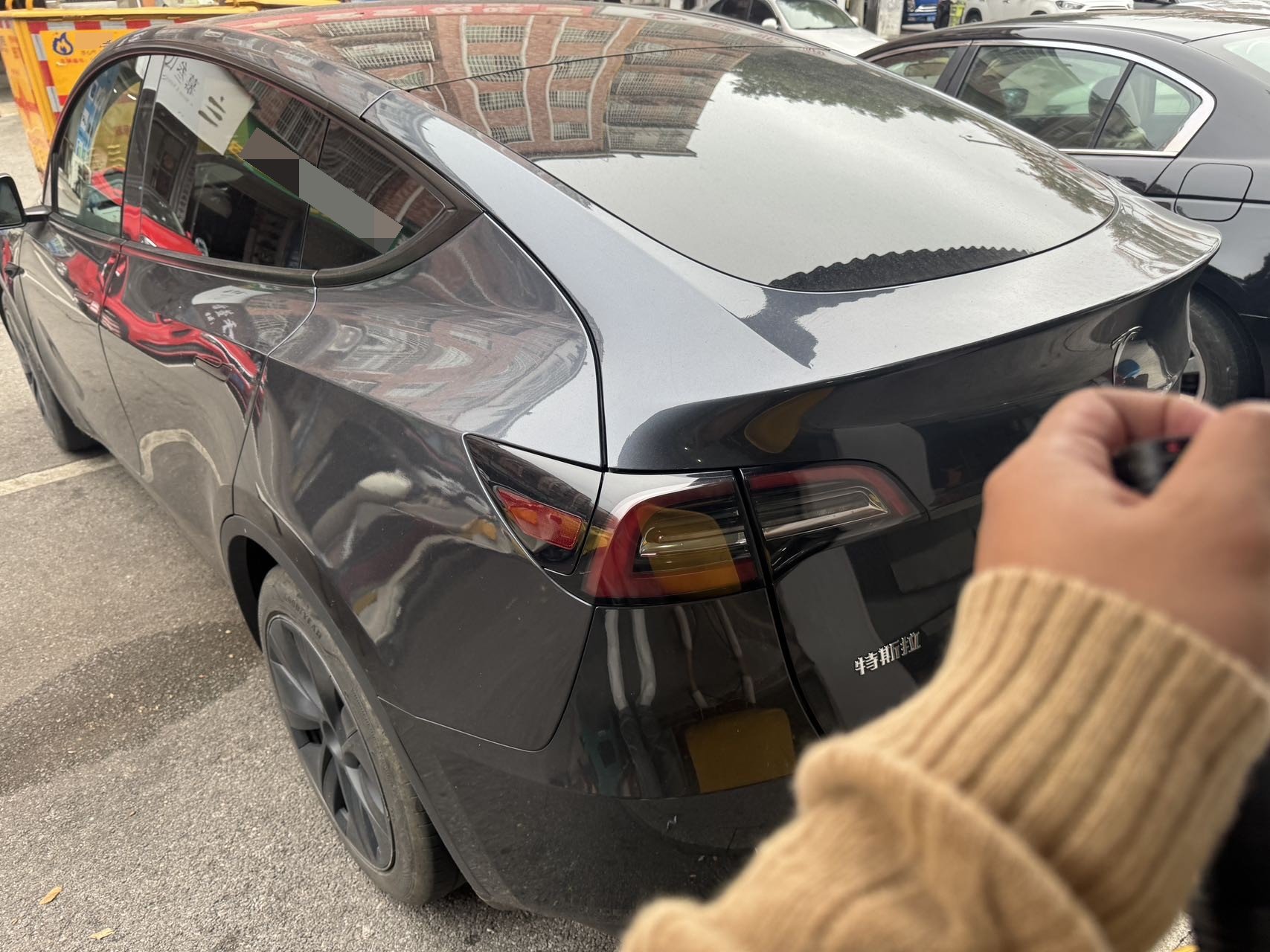 Tesla Model Y 2024 #6 Tesla Model Y 2024 car image #6