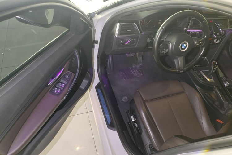 BMW 3 Series 2018 #12 BMW 3 Series 2018 car image #12