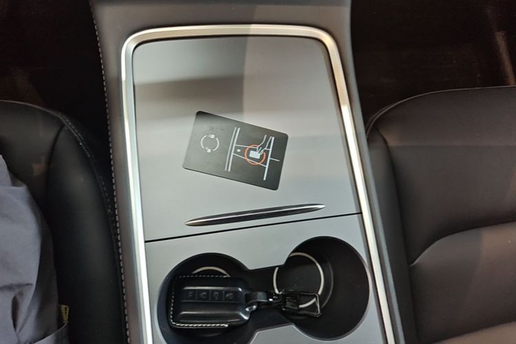 Tesla Model Y 2024 #14 Tesla Model Y 2024 car image #14
