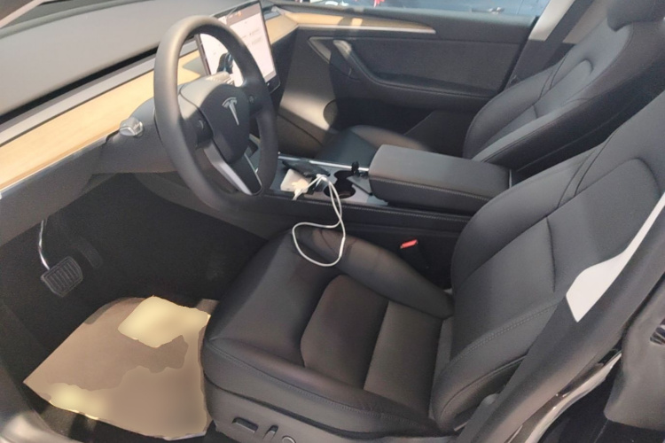 Tesla Model Y 2022 car image #16