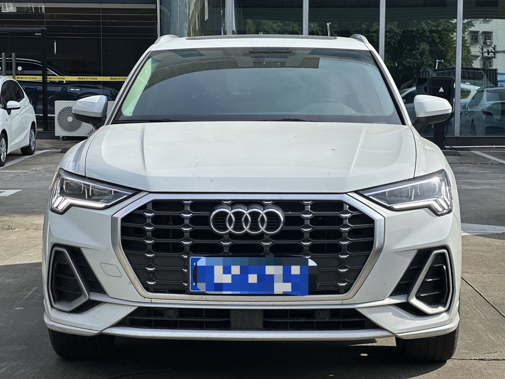 Audi Q3 2022 car image #2