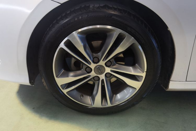 GEELY Binray 2018 car image #9