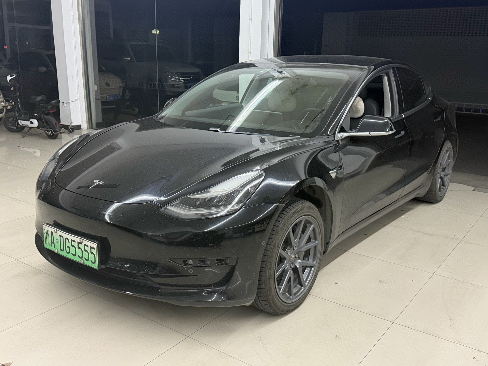 Tesla Model 3 2020 car image 