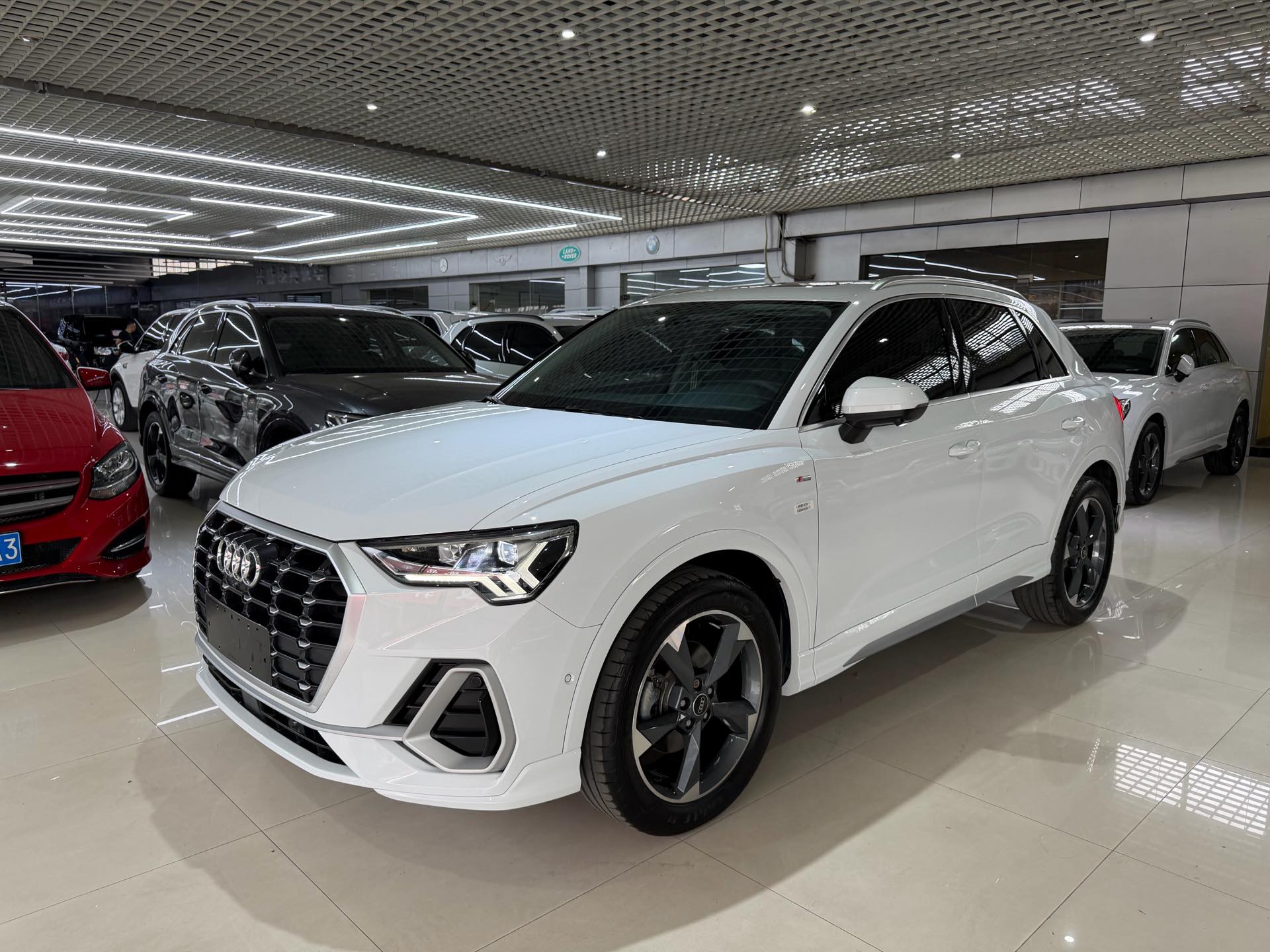 Audi Q3 2023 Audi Q3 2023 car image