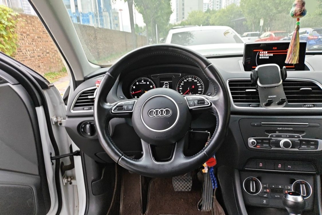 Audi Q3 2016 immagine di auto #22