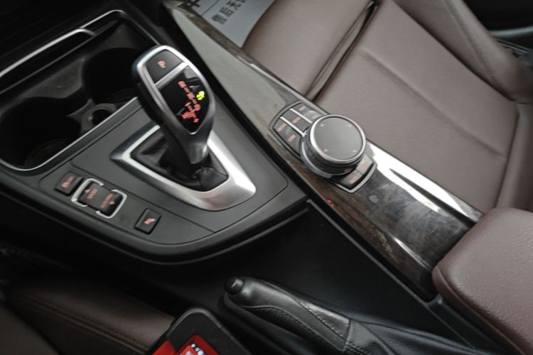 BMW 3 Series 2018 #14 BMW 3 Series 2018 car image #14