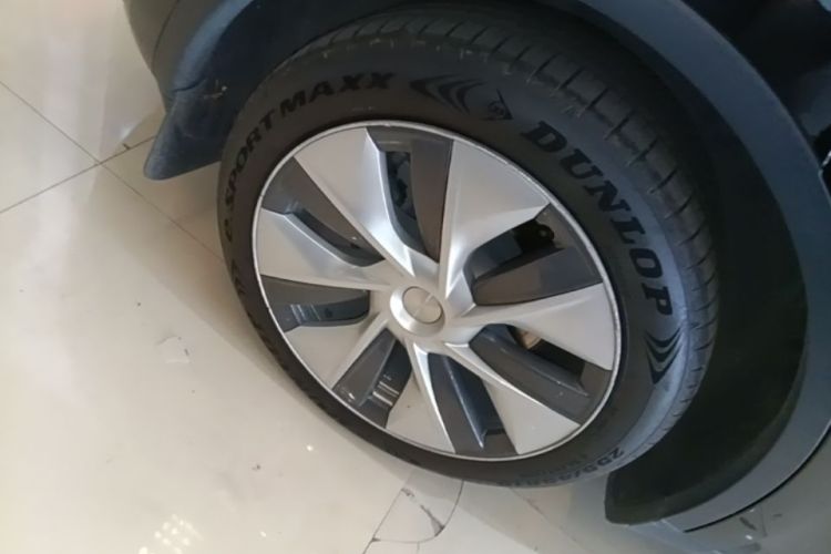 Tesla Model Y 2023 car image #10