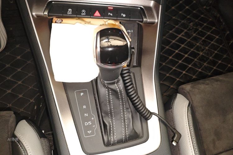 Audi Q3 2021 car image #16