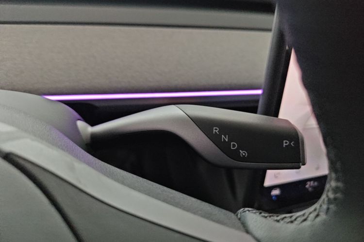 Tesla Model Y 2024 immagine di auto #14