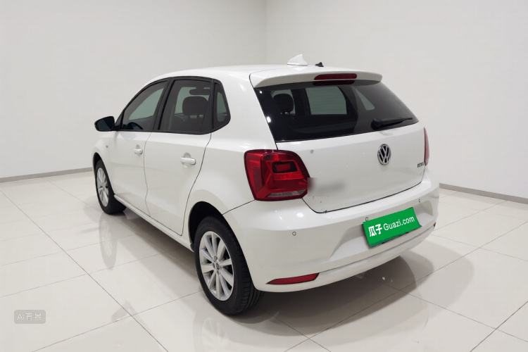 Volkswagen Polo 2015 car image #5