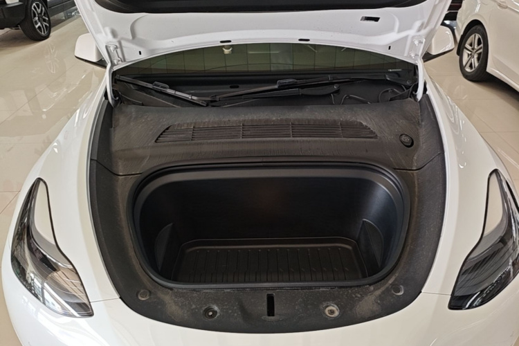 Tesla Model Y 2023 car image #22