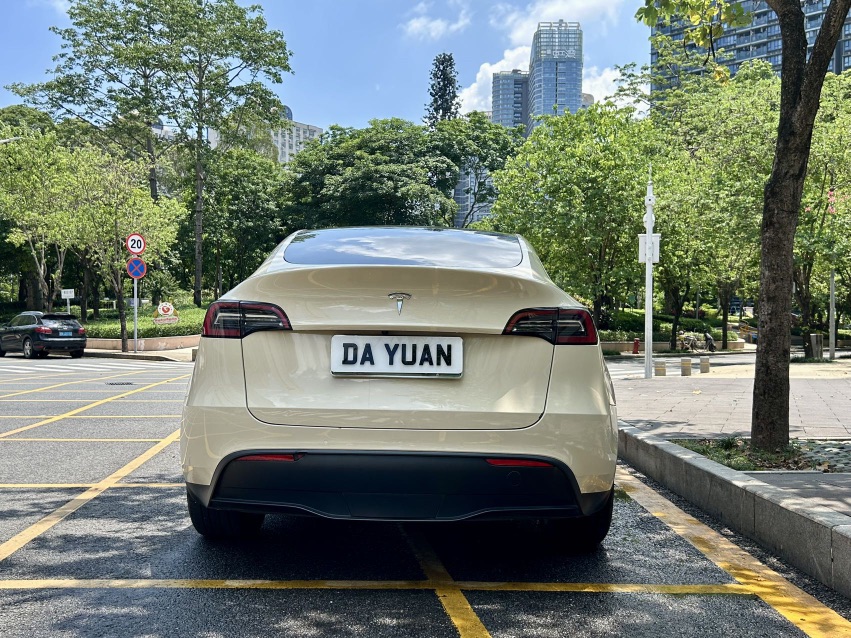Tesla Model Y 2023 car image #8