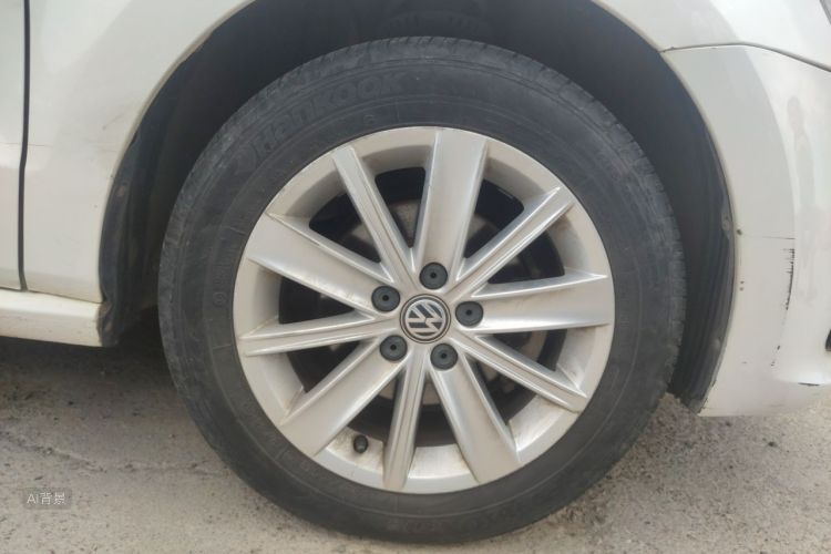 Volkswagen Polo 2015 car image #9