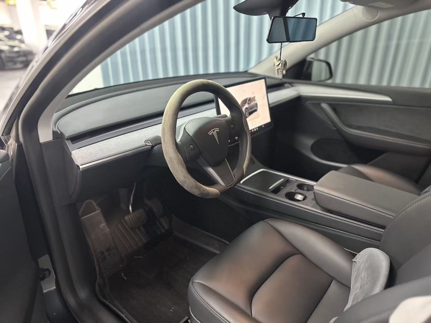 Tesla Model Y 2024 car image #3