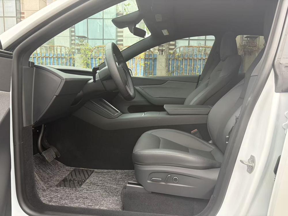 Tesla Model Y 2026 #16 Tesla Model Y 2026 صورة سيارة #16