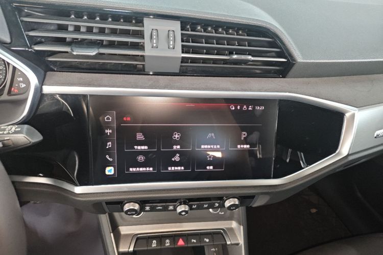 Audi Q3 2023 car image #17