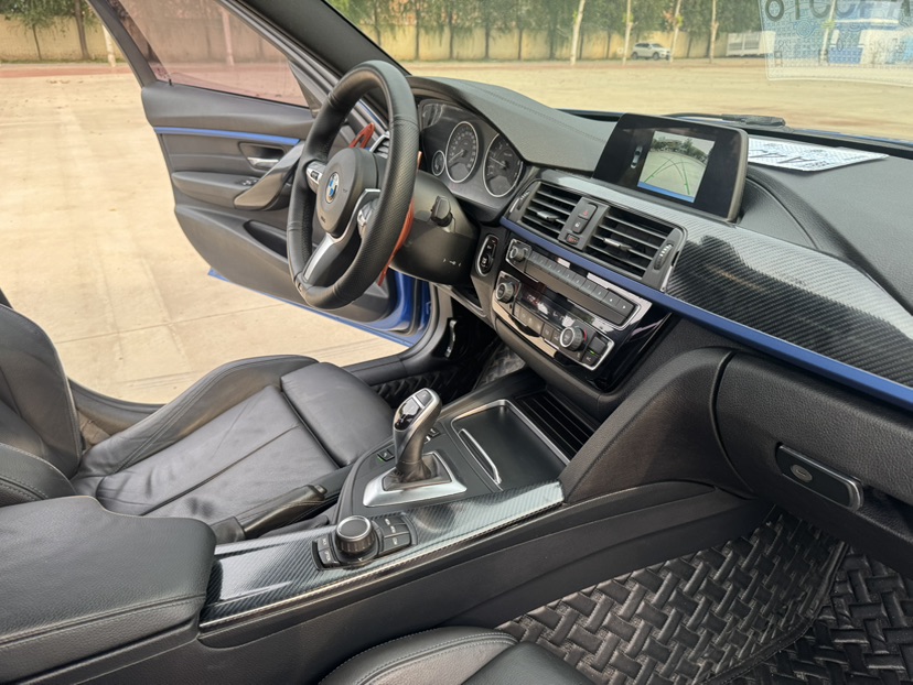 BMW 3 Series 2018 car image #13